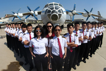 中国民航大学与国航合作培养的又一批女飞行员将展翅腾飞